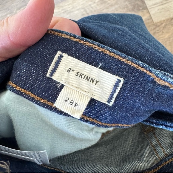 Madewell Petite 8" Skinny Jeans in Greendale Wash - Picture 13 of 14